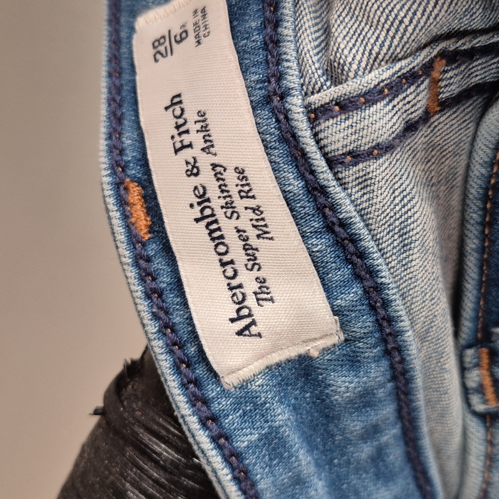 Abercrombie & Fitch jeans with embroidery - Picture 17 of 17